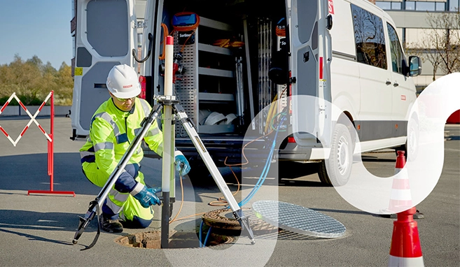 Mitarbeiter bei der Abscheider-Generalinspektion