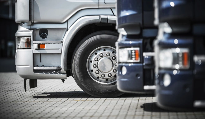 Ablaufgrafik der Abscheiderentsorgung mit 7 Schritten: Entleerung, Hochdruckreinigung, Wasseraufbereitung, Abtransport, Rückgewinnung und behördliche Dokumentation.