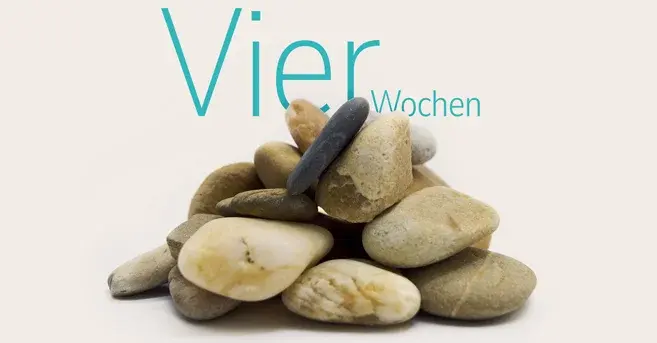 Kieshaufen, der zum Verfüllen von Stillgelegten Abscheidern dient. Ergänzt wird das Bild durch den Text „Vier Wochen“